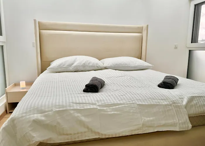Asp Modern s With Balcony & Free Parking